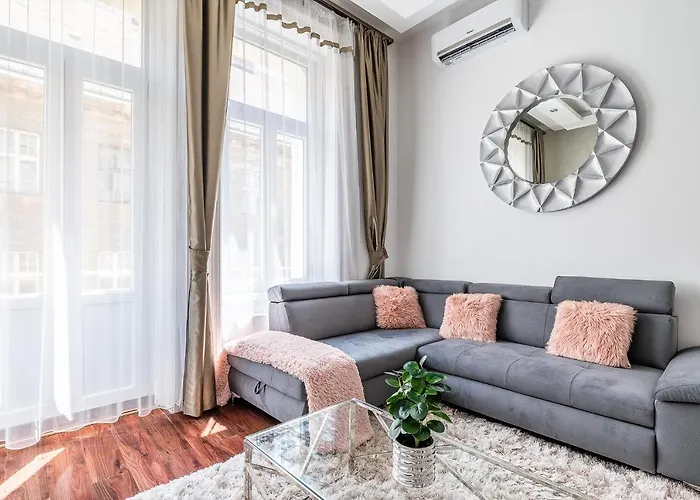 Luxury With Free Garage And Balcony In The Center