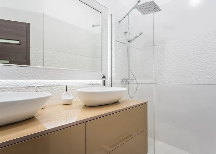 Luxury With Free Garage And Balcony In The Center