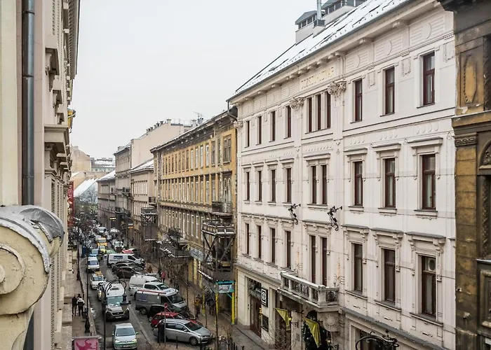 Luxury With Free Garage And Balcony In The Center Apartment *