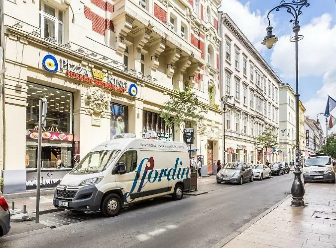 Luxury With Free Garage And Balcony In The Center Budapest