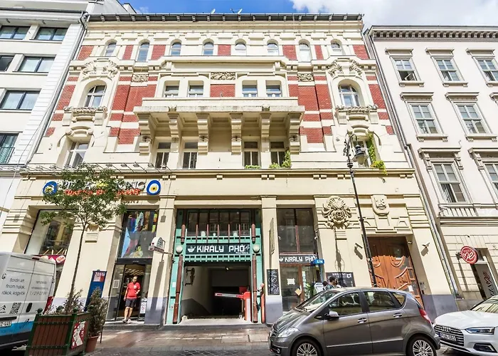 Luxury With Free Garage And Balcony In The Center Apartment *