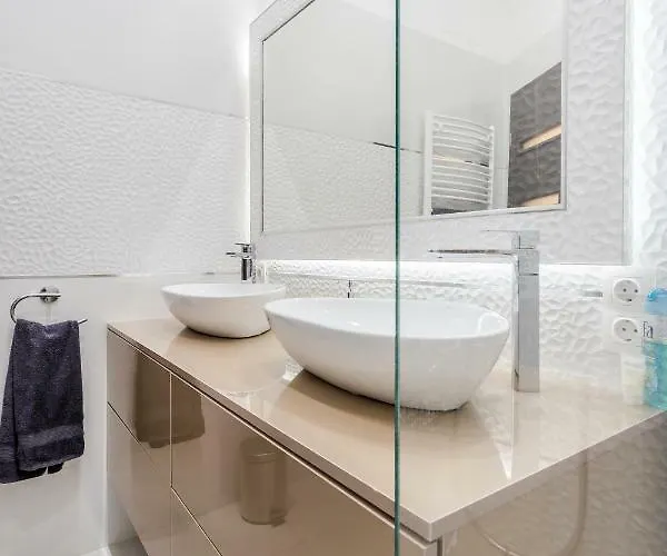 Luxury With Free Garage And Balcony In The Center Budapest