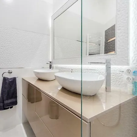 Luxury With Free Garage And Balcony In The Center Budapešť