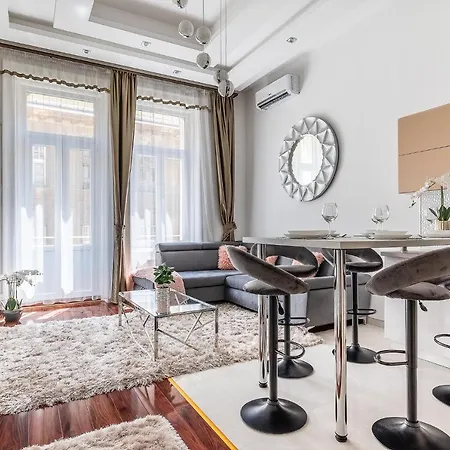 Luxury With Free Garage And Balcony In The Center * ブダペスト