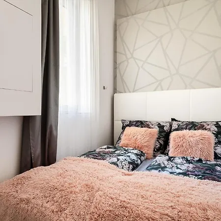 Luxury With Free Garage And Balcony In The Center * ブダペスト