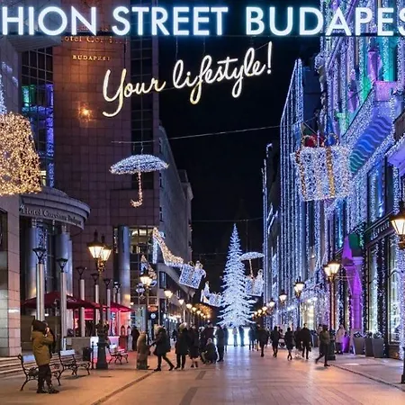 アパート Luxury With Free Garage And Balcony In The Center