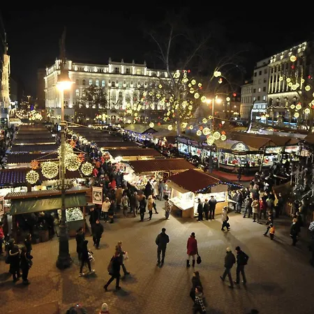 アパート Luxury With Free Garage And Balcony In The Center ブダペスト