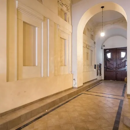 アパート Luxury With Free Garage And Balcony In The Center ブダペスト