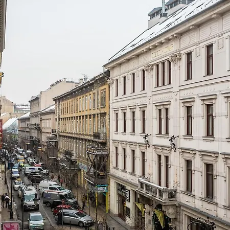 Luxury With Free Garage And Balcony In The Center アパート *