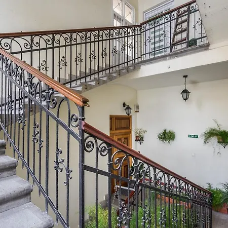 Luxury With Free Garage And Balcony In The Center *