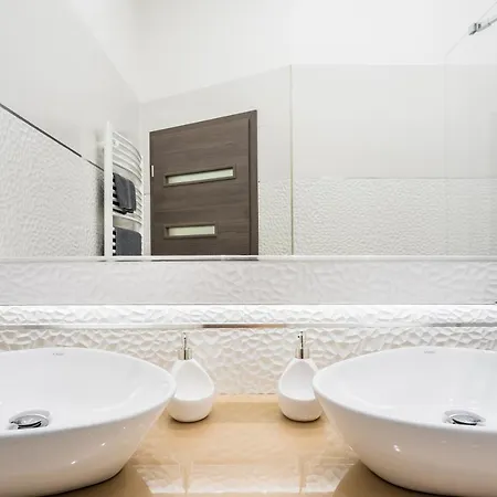 アパート Luxury With Free Garage And Balcony In The Center ブダペスト