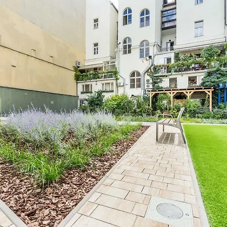 Luxury With Free Garage And Balcony In The Center アパート