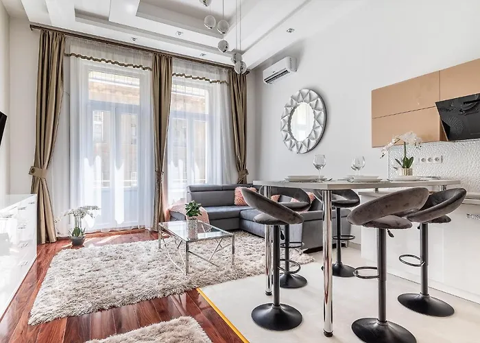 Luxury With Free Garage And Balcony In The Center * Budapest