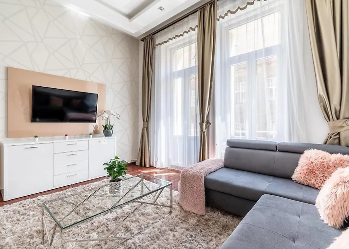 Luxury With Free Garage And Balcony In The Center Appartamento