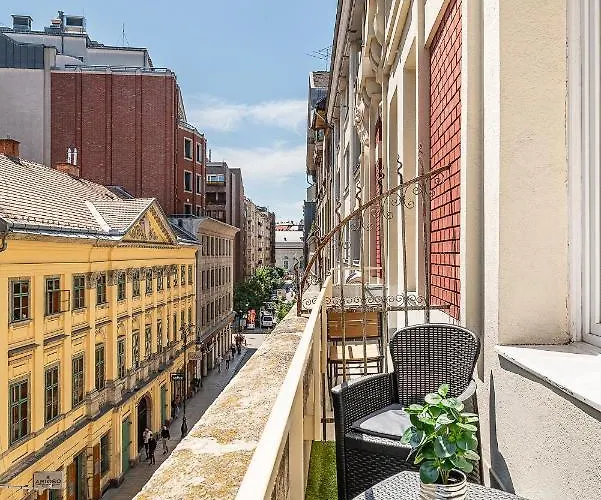 Luxury With Free Garage And Balcony In The Center Appartamento *