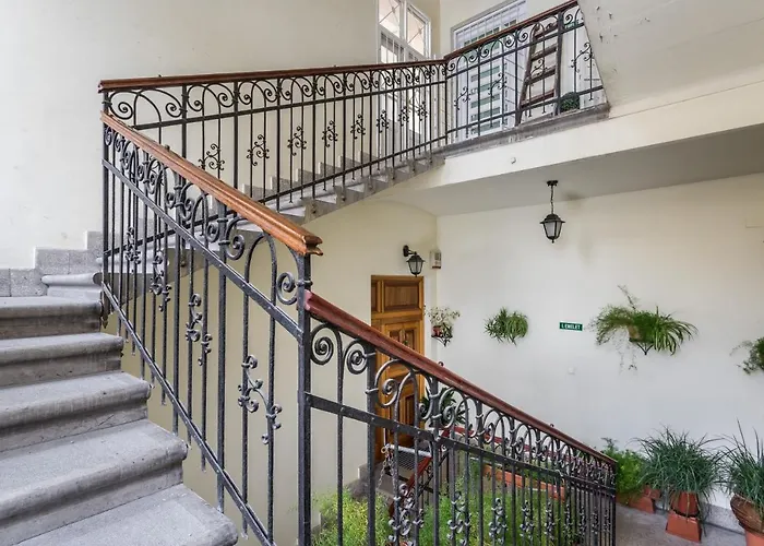Luxury With Free Garage And Balcony In The Center *