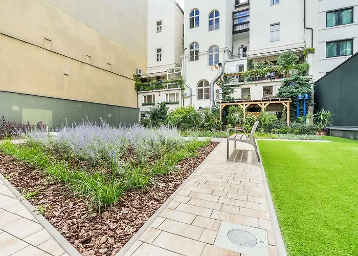 Luxury With Free Garage And Balcony In The Center Apartament