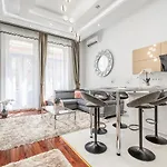 Апартаменты Luxury With Free Garage And Balcony In The Center Будапешт