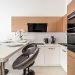 Апартаменты Luxury With Free Garage And Balcony In The Center