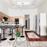 Luxury With Free Garage And Balcony In The Center Будапешт