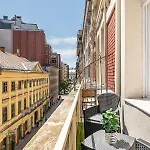 Luxury With Free Garage And Balcony In The Center Апартаменты *