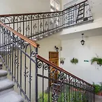 Luxury With Free Garage And Balcony In The Center *
